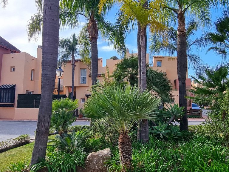 Villa for Sale in Nueva Andalucía, Malaga 24