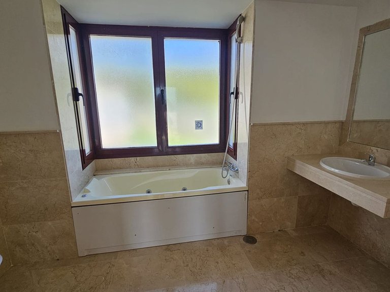 Villa for Sale in Doña Julia, Malaga 12