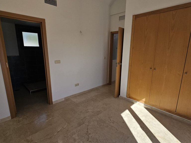 Villa for Sale in Doña Julia, Malaga 15