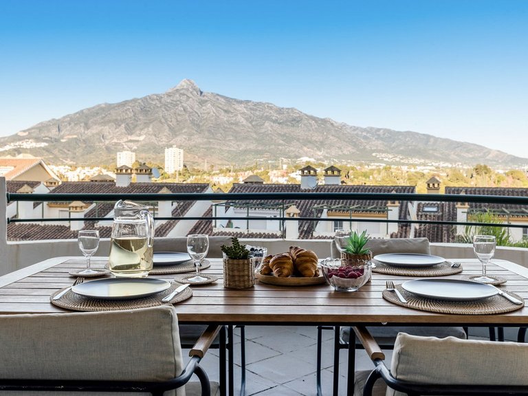 Apartment for Sale in Nueva Andalucía, Malaga 1