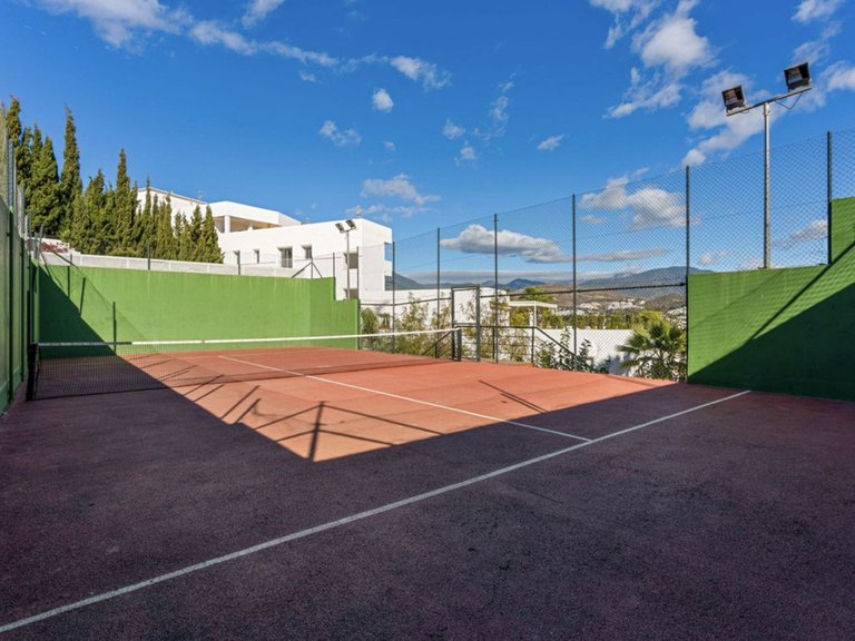 Apartment for Sale in Nueva Andalucía, Malaga 25