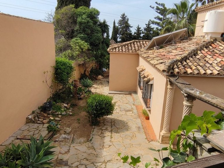 Villa for Sale in Río Real, Malaga 2