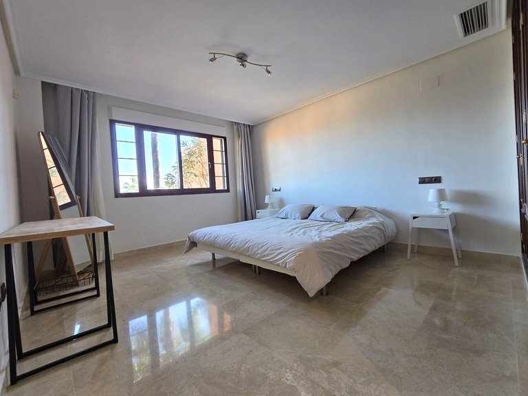 Apartment for Sale in La Mairena, Malaga 11