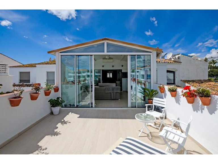 Apartment for Sale in Puerto Banús, Malaga 1