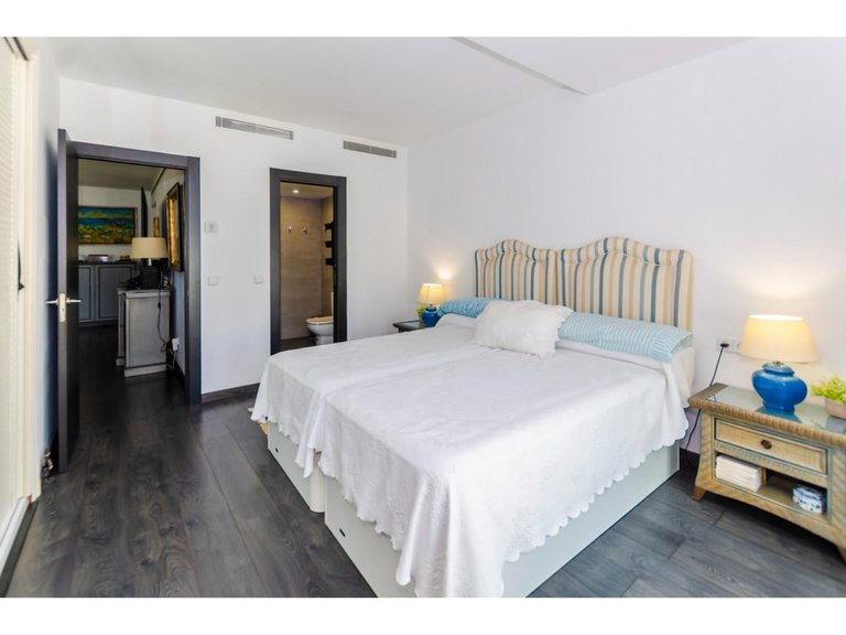 Apartment for Sale in Puerto Banús, Malaga 13