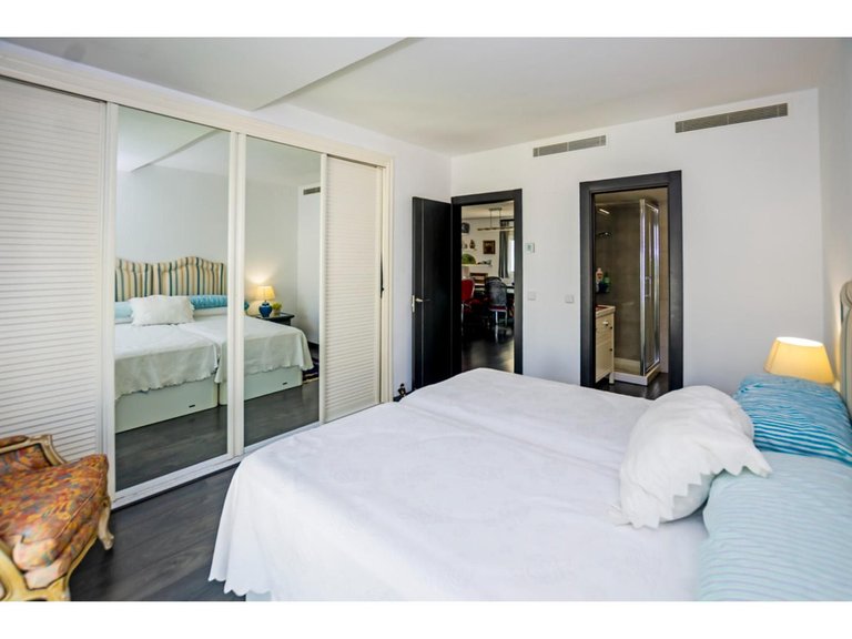 Apartment for Sale in Puerto Banús, Malaga 16
