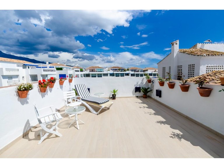 Apartment for Sale in Puerto Banús, Malaga 2