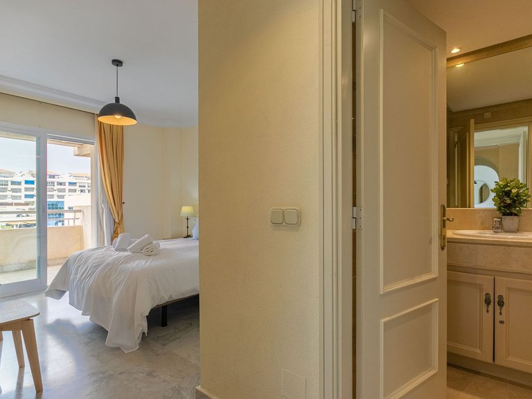 Apartment for Sale in Puerto Banús, Malaga 15