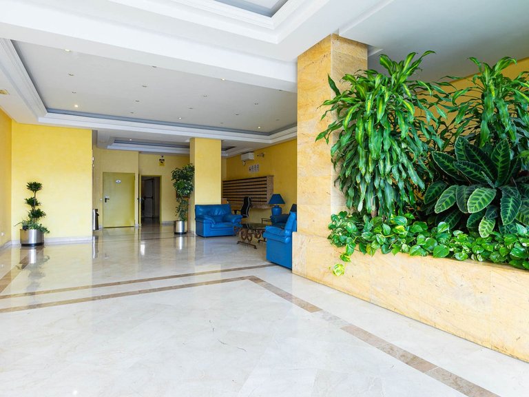 Apartment for Sale in Puerto Banús, Malaga 2