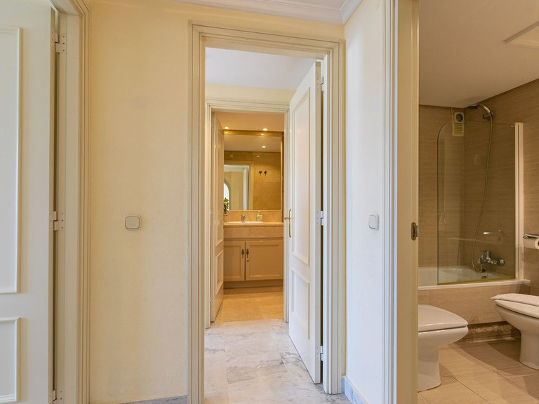 Apartment for Sale in Puerto Banús, Malaga 23