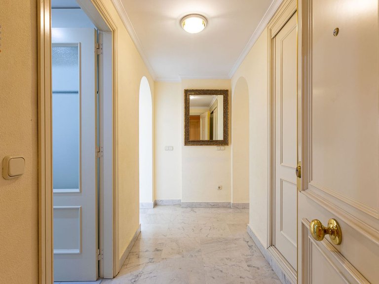 Apartment for Sale in Puerto Banús, Malaga 5