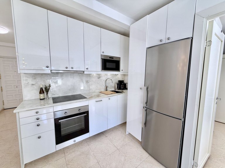 Apartment for Sale in Puerto Banús, Malaga 11