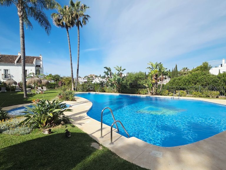 Villa for Sale in The Golden Mile, Malaga 1