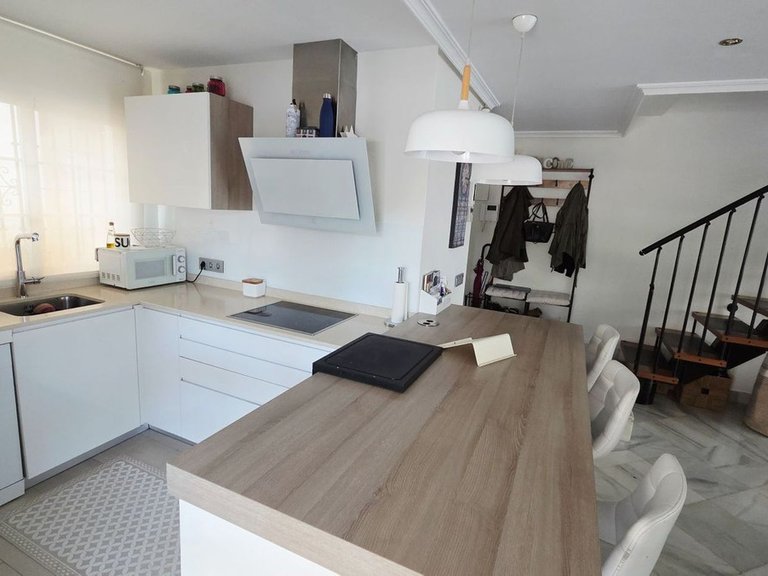 Villa for Sale in The Golden Mile, Malaga 11