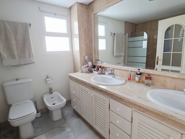 Villa for Sale in The Golden Mile, Malaga 17