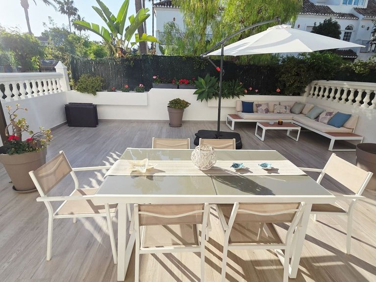 Villa for Sale in The Golden Mile, Malaga 2