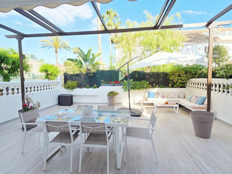 Villa for Sale in The Golden Mile, Malaga 5