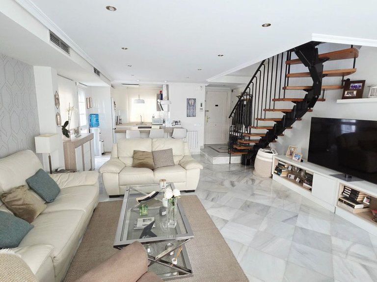 Villa for Sale in The Golden Mile, Malaga 8
