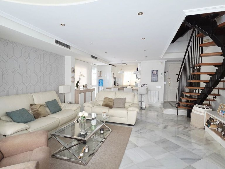 Villa for Sale in The Golden Mile, Malaga 9