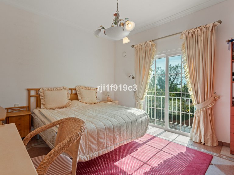 Villa for Sale in Elviria, Malaga 10
