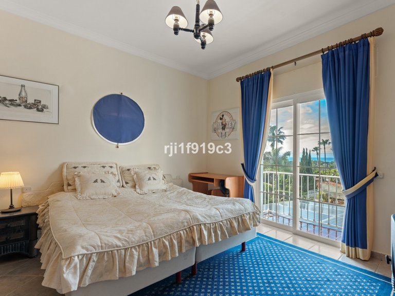 Villa for Sale in Elviria, Malaga 11