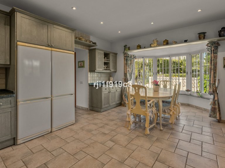 Villa for Sale in Elviria, Malaga 27