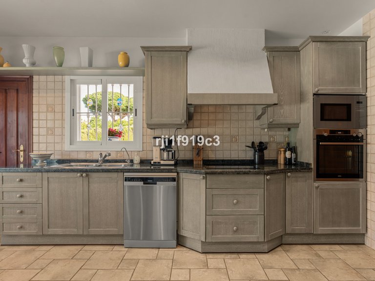 Villa for Sale in Elviria, Malaga 28