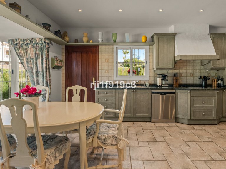 Villa for Sale in Elviria, Malaga 29
