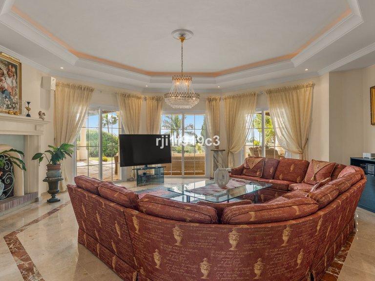 Villa for Sale in Elviria, Malaga 3