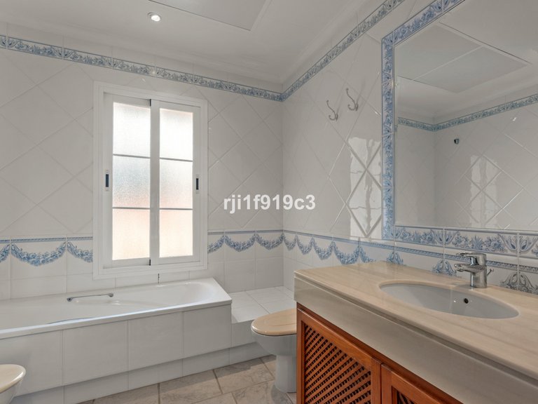 Villa for Sale in Elviria, Malaga 39