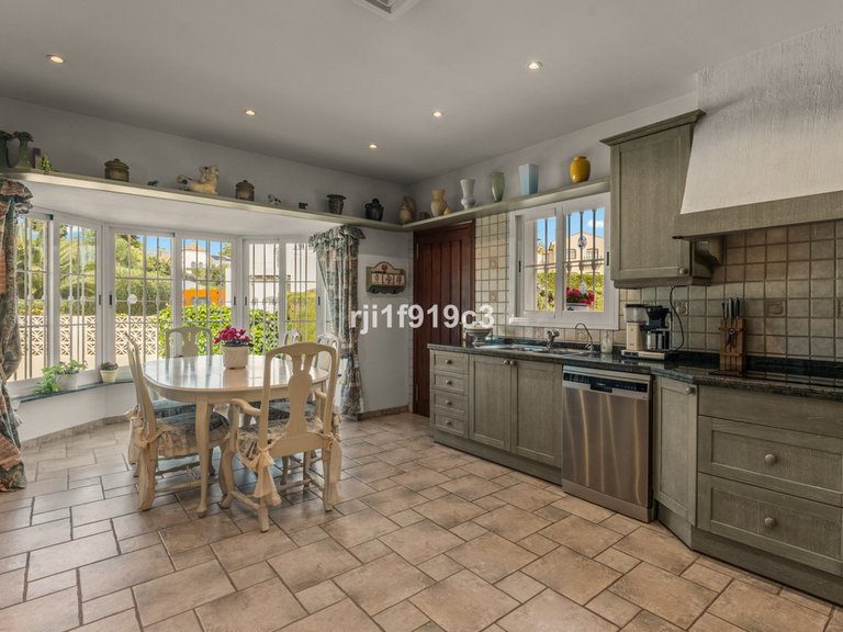 Villa for Sale in Elviria, Malaga 5