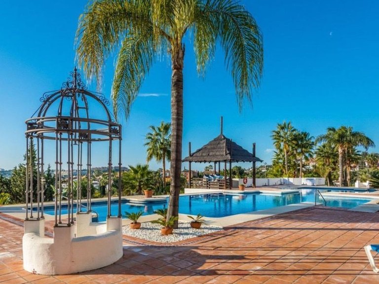 Apartment for Sale in Nueva Andalucía, Malaga 1