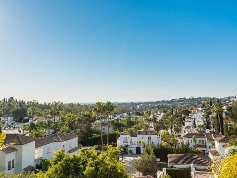 Apartment for Sale in Nueva Andalucía, Malaga 2