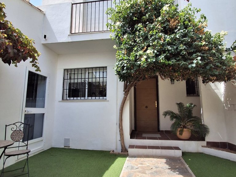 Villa for Sale in Nueva Andalucía, Malaga 1