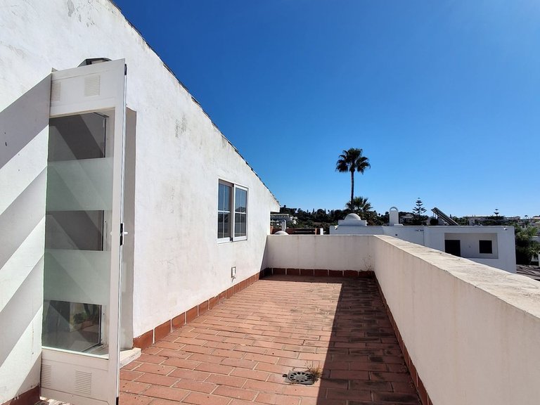 Villa for Sale in Nueva Andalucía, Malaga 24