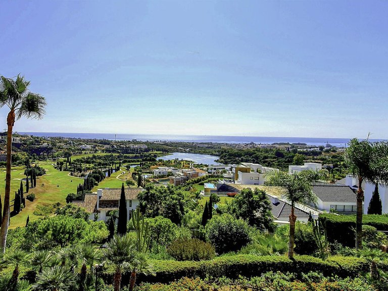 Apartment for Sale in Los Flamingos, Malaga 4