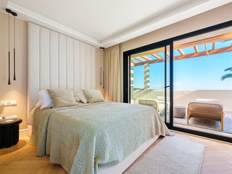 Apartment for Sale in Nueva Andalucía, Malaga 18