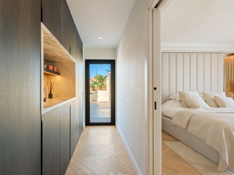 Apartment for Sale in Nueva Andalucía, Malaga 23