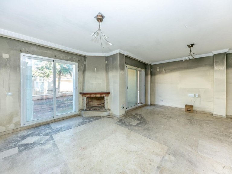 Villa for Sale in La Duquesa, Malaga 10