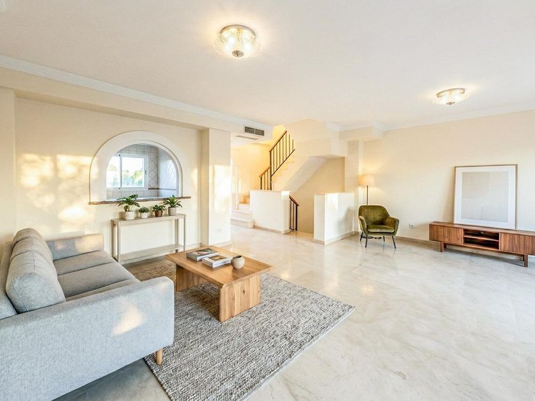 Villa for Sale in La Duquesa, Malaga 5