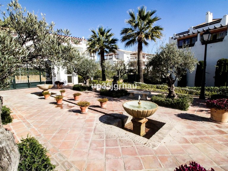 Villa for Sale in Estepona, Malaga 25
