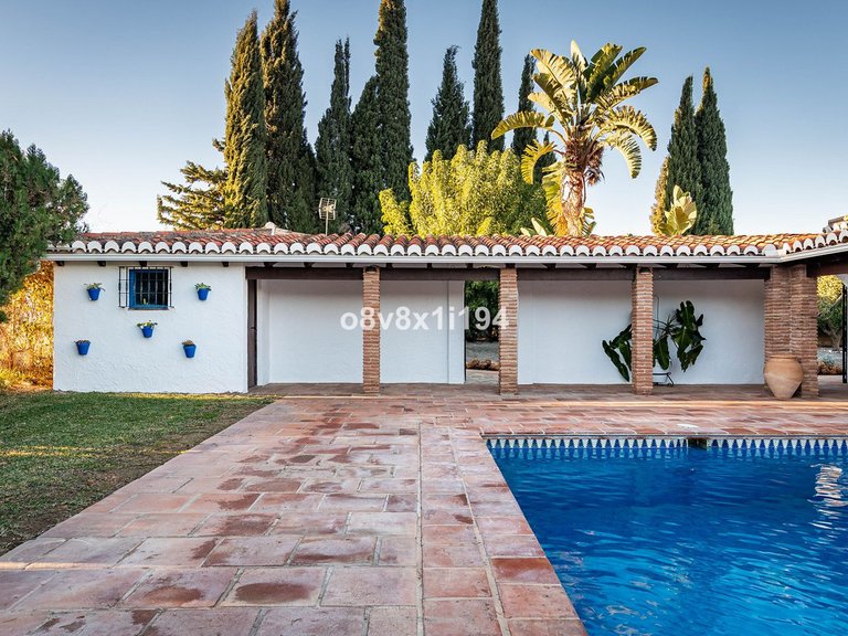 Villa for Sale in Alhaurín De La Torre, Malaga 1