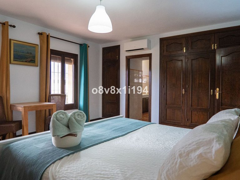 Villa for Sale in Alhaurín De La Torre, Malaga 11