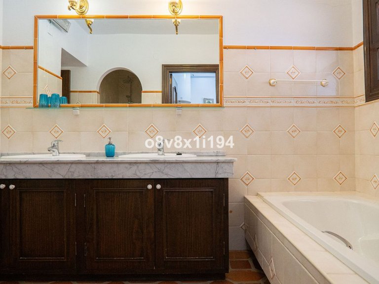 Villa for Sale in Alhaurín De La Torre, Malaga 13