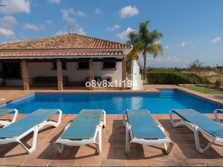Villa for Sale in Alhaurín De La Torre, Malaga 28