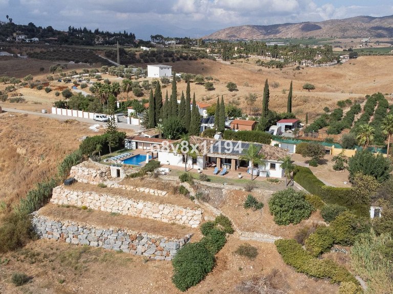 Villa for Sale in Alhaurín De La Torre, Malaga 37