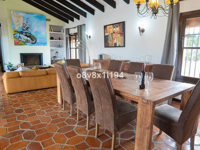 Villa for Sale in Alhaurín De La Torre, Malaga 4