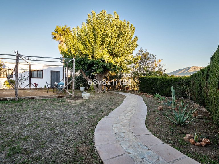 Villa for Sale in Alhaurín De La Torre, Malaga 46