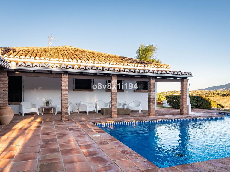 Villa for Sale in Alhaurín De La Torre, Malaga 47