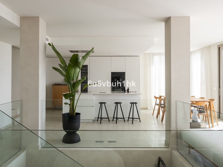Apartment for Sale in Nueva Andalucía, Malaga 10
